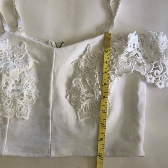 Haute Monde Cold Shoulder Lace Detail Crop Top Size Small - Picture 10 of 13